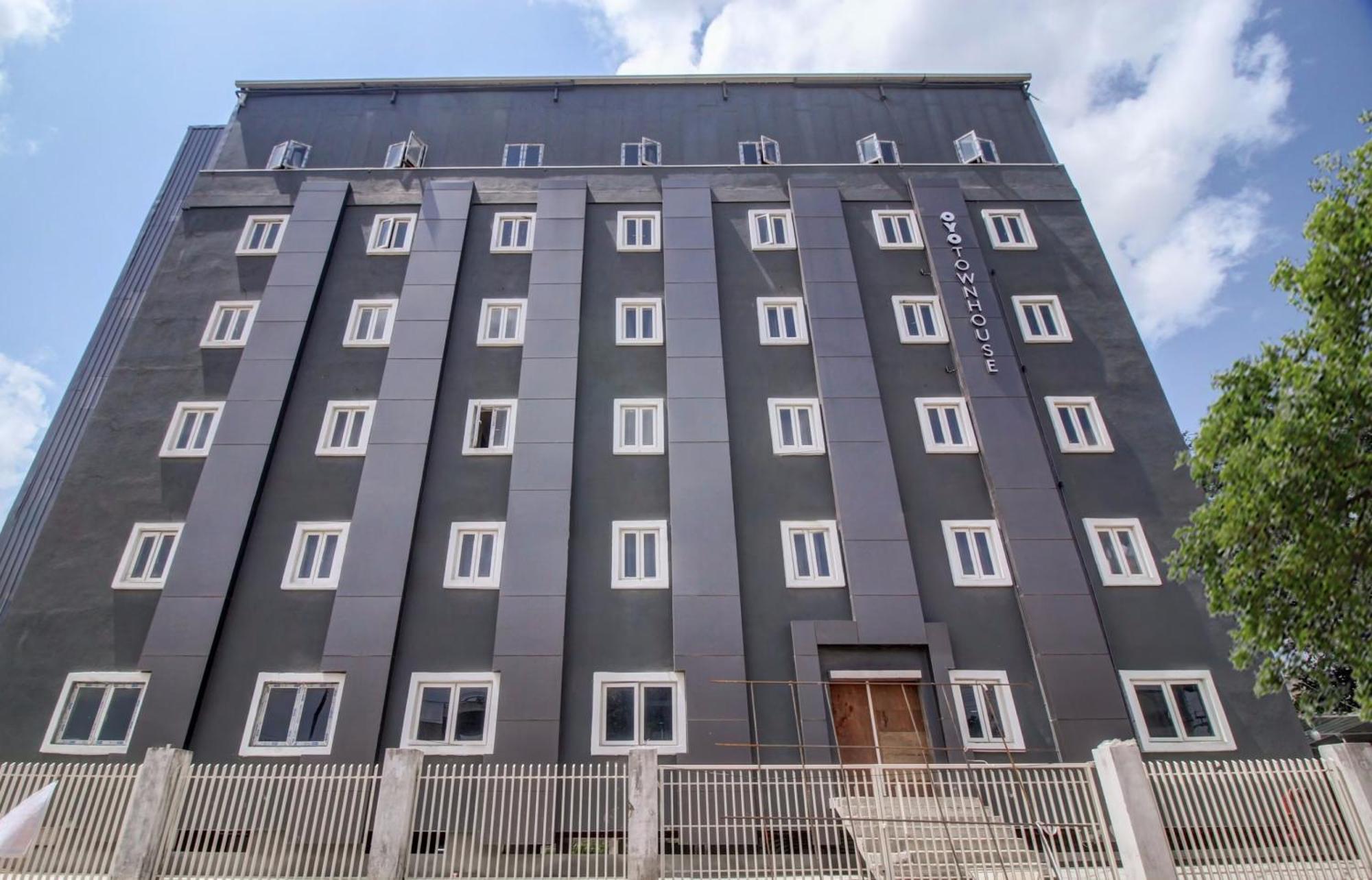 فندق Super Townhouse Rcc Majestic 397 Lb Nagar حيدر أباد المظهر الخارجي الصورة